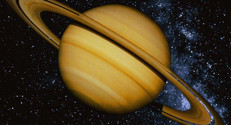 Combien pèse Saturne ?