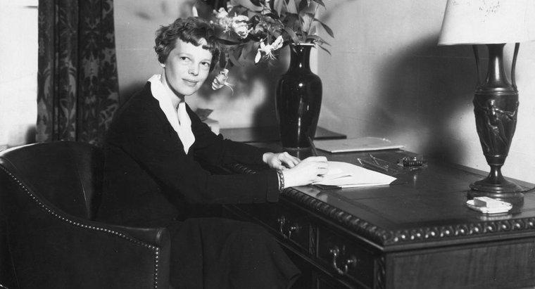 Pourquoi Amelia Earhart est-elle célèbre ?