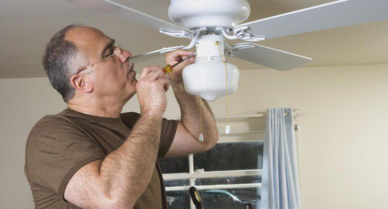 Comment remplacer les pales de ventilateur de plafond ?
