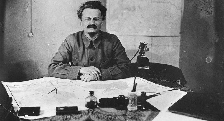 Quel rôle Léon Trotsky a-t-il joué dans la révolution russe ?
