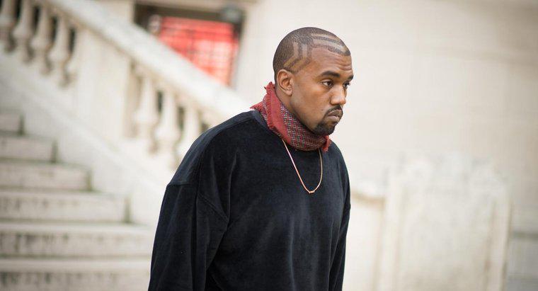 Où Kanye West vend-il les articles de sa ligne de vêtements ?