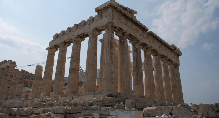 Pourquoi Athènes est-elle célèbre ?