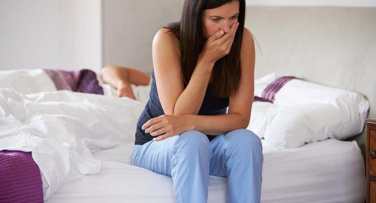 Quelle pourrait être la cause des nausées chroniques sans vomissements ?