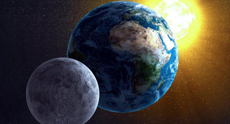 Le Soleil est-il plus gros que la Lune et la Terre ?