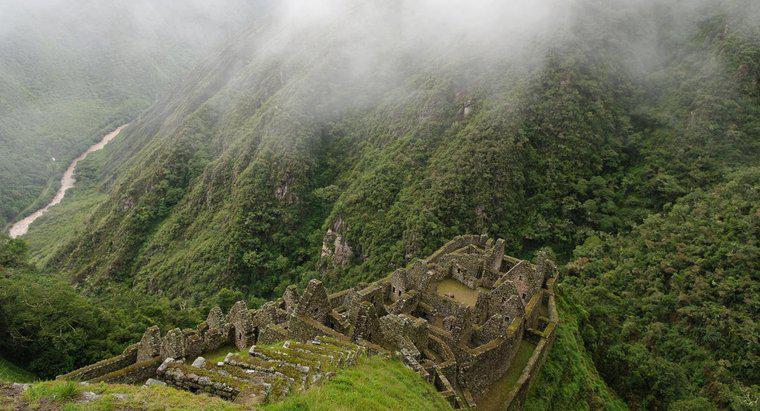 Par quoi l'empire Inca a-t-il été dévasté ?