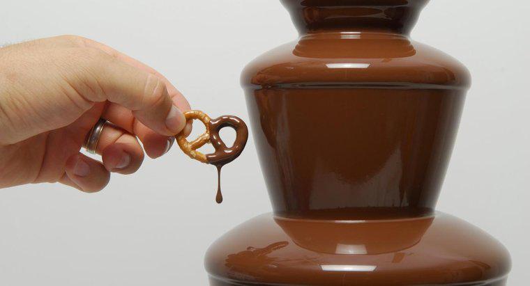 Quelle quantité d'huile mettez-vous dans une fontaine à chocolat ?