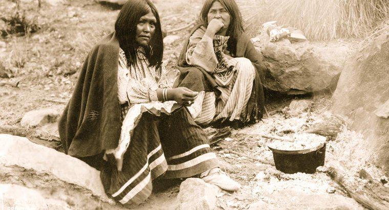 Où vivaient les Indiens Apache ?