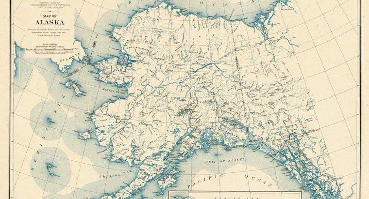 Quel pays se trouve à l'est de l'Alaska ?