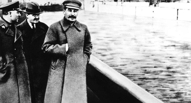Comment Staline a-t-il utilisé la propagande pour prendre le pouvoir ?