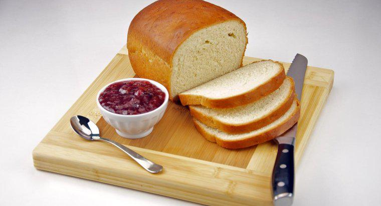 Combien de calories y a-t-il dans une tranche de pain blanc ?