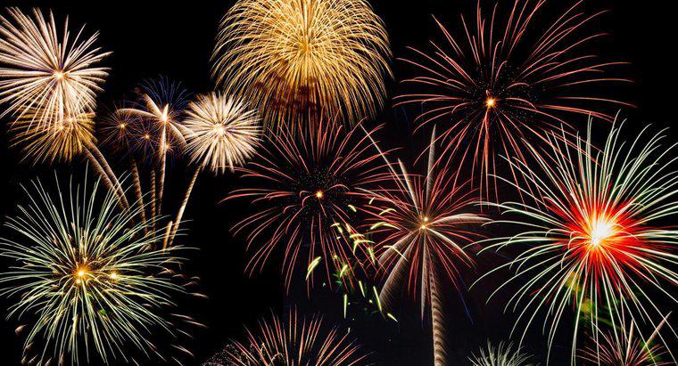 Pourquoi le 4 juillet est-il célébré avec des feux d'artifice ?
