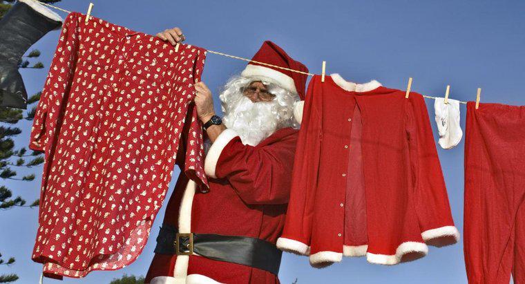 De quelle couleur était le costume du Père Noël à l'origine ?