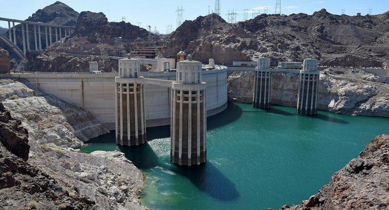 Pourquoi le barrage Hoover a-t-il été construit ?