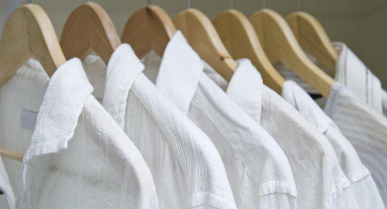 Que puis-je utiliser pour garder les chemises en coton blanches ?