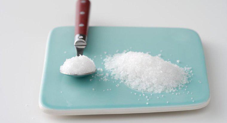 Comment ramollir le sucre blanc devenu dur ?