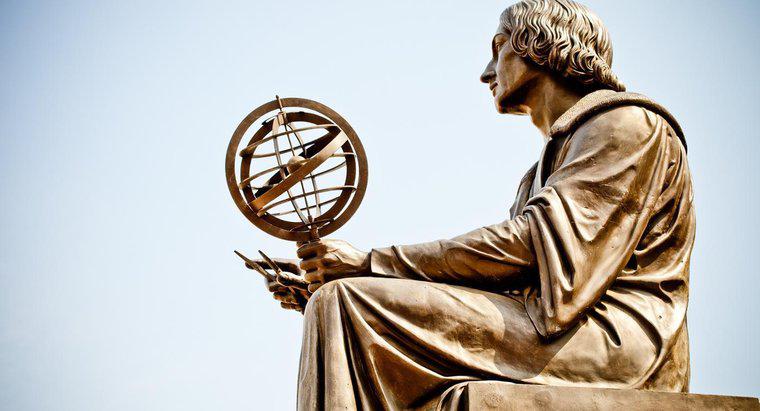 Pourquoi Nicolas Copernic est-il célèbre ?