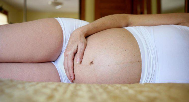 Pouvez-vous tomber enceinte juste avant vos règles et avoir toujours vos règles à temps ?