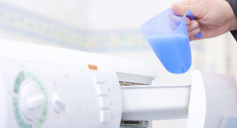 Pouvez-vous mettre du détergent à lessive et de l'assouplissant dans la machine à laver en même temps ?