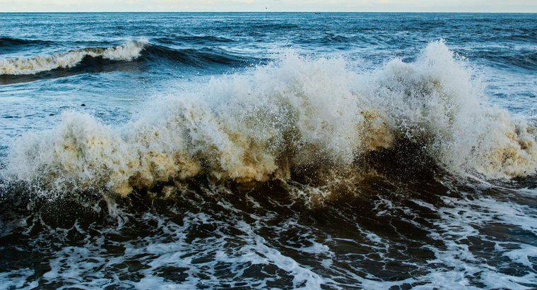 Comment les vagues transportent-elles l'énergie d'un endroit à un autre ?