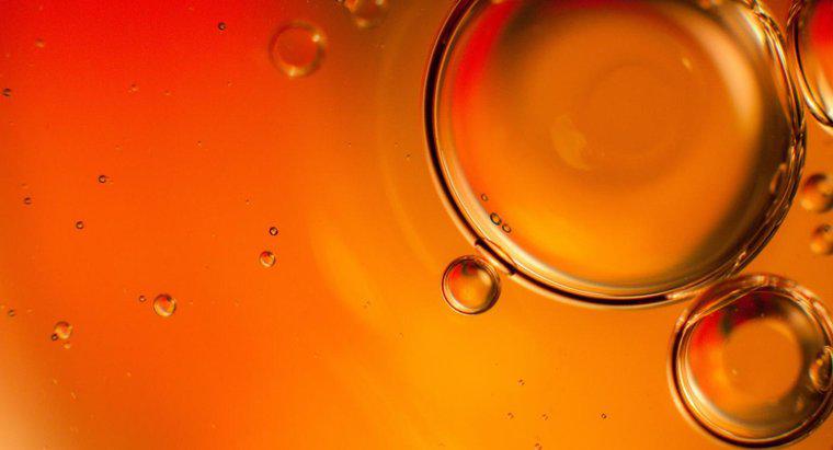 L'huile est-elle moins dense que l'eau ?