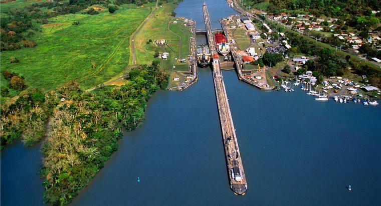 Combien de personnes sont mortes lors de la construction du canal de Panama ?