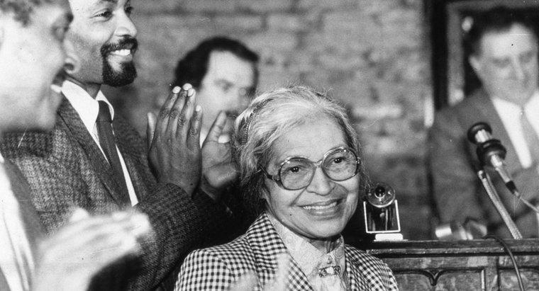 Où Rosa Parks est-elle allée à l'université?
