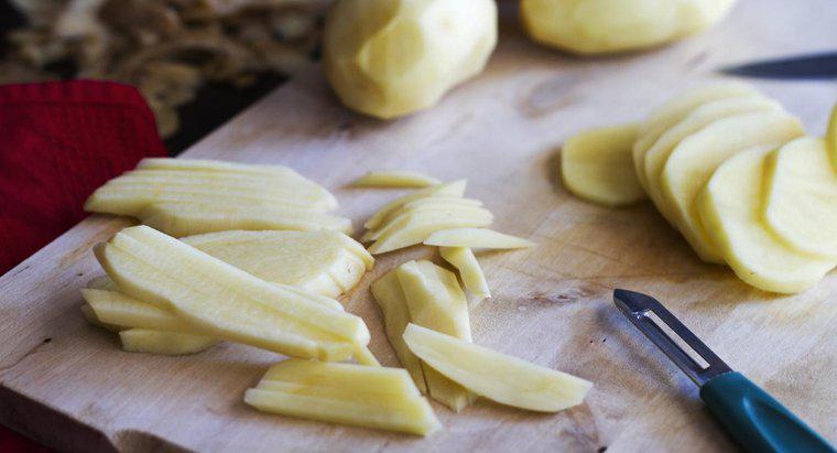 Comment conserver la fraîcheur des pommes de terre épluchées ?