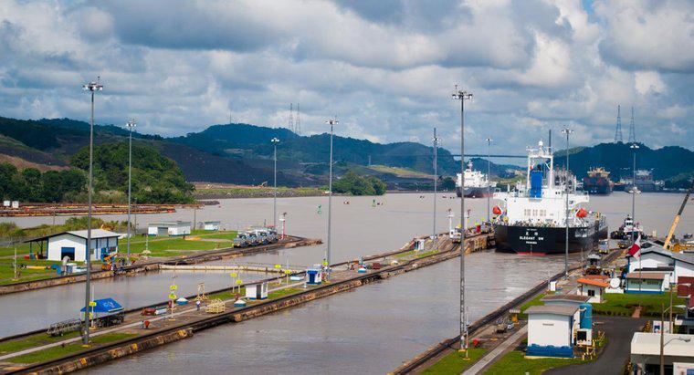 A qui appartient le canal de Panama ?