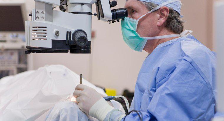 Comment se fait la chirurgie de la cataracte ?