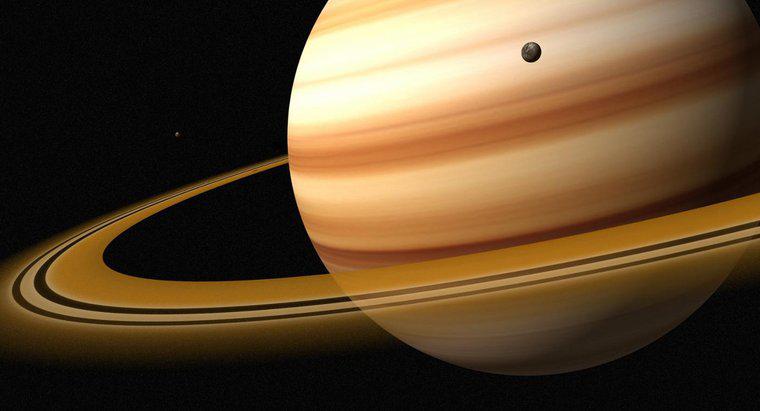 Combien pèserait une personne de 100 livres sur Saturne ?