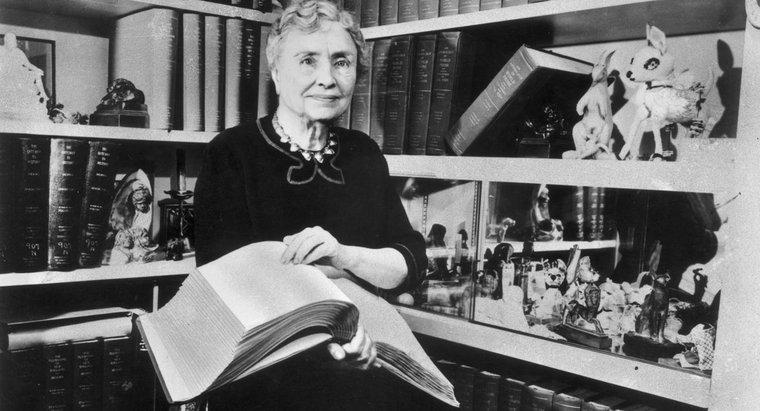Qu'est-ce qui a fait perdre la vue et l'ouïe à Helen Keller ?