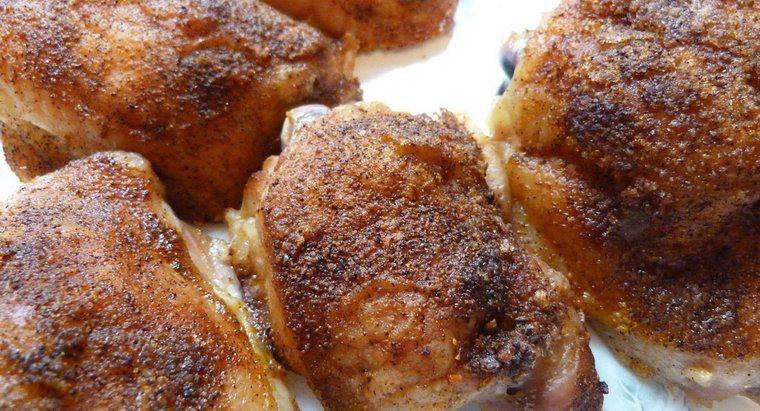 Recettes faciles de cuisses de poulet: Cuisses de poulet rôties au four de base avec pommes de terre
