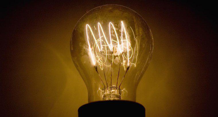 Combien de lumens dégage une ampoule à incandescence de 100 watts ?