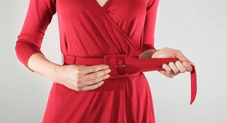 Quelle est la bonne façon de porter une ceinture pour femme ?