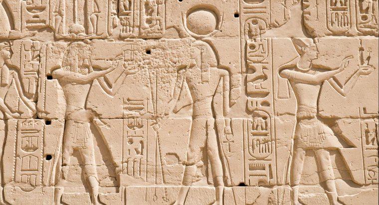 Pourquoi les anciens Égyptiens utilisaient-ils des hiéroglyphes ?