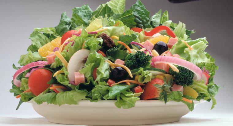 Quels sont les ingrédients typiques de la salade du chef ?