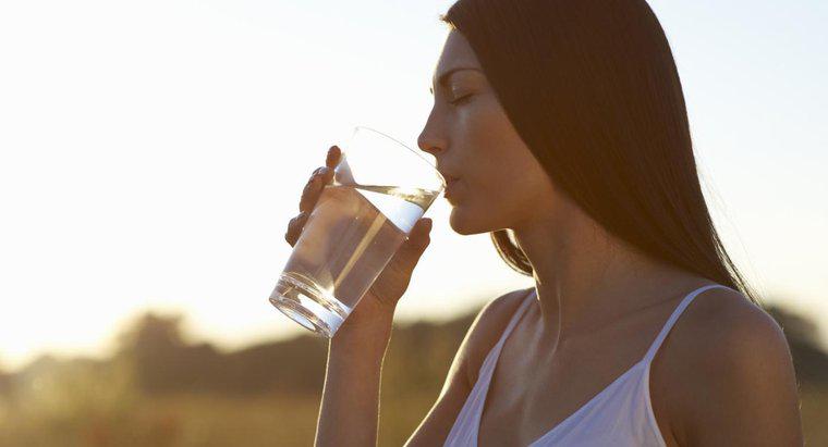 Quels sont les effets secondaires de la consommation d'eau alcaline ?