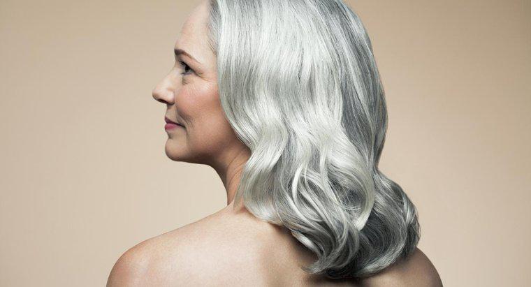 Quel est le meilleur shampooing pour cheveux gris ?