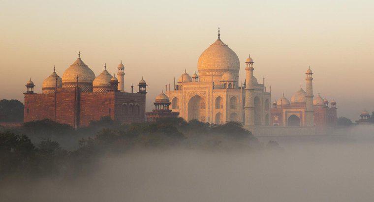 Combien de personnes a-t-il fallu pour construire le Taj Mahal ?
