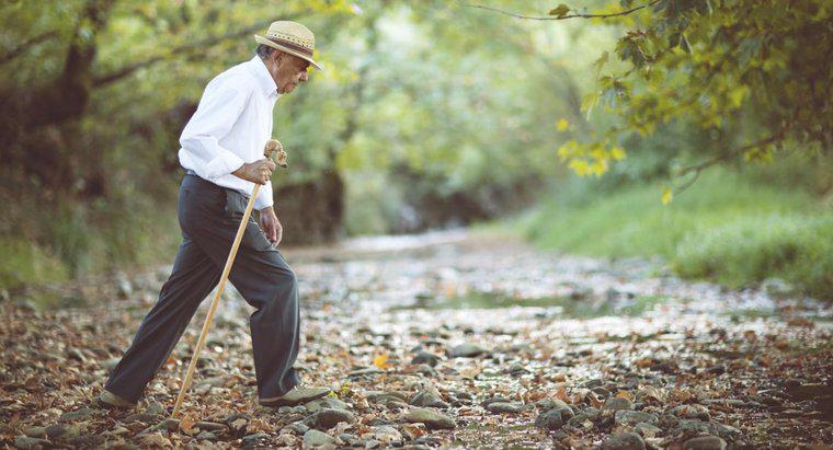 Comment utiliser une canne de marche ?