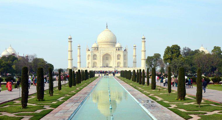 Combien d'argent la construction du Taj Mahal a-t-elle coûté ?