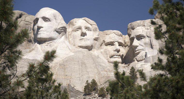 Pourquoi Teddy Roosevelt est-il sur le mont Rushmore ?