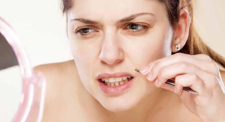 Quelles sont les causes de la pilosité faciale féminine ?