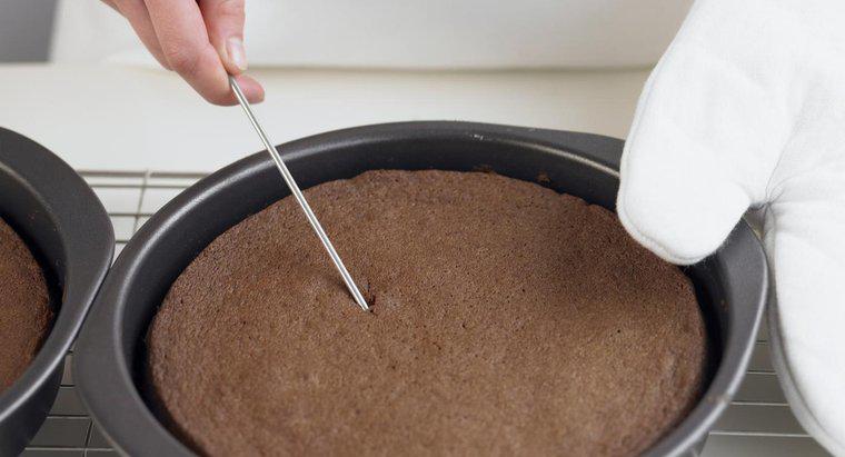 Comment pouvez-vous réparer un gâteau insuffisamment cuit?