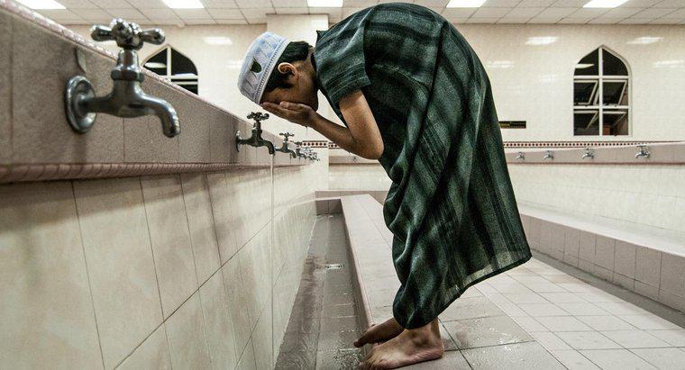 Pourquoi les musulmans se lavent-ils avant de prier ?