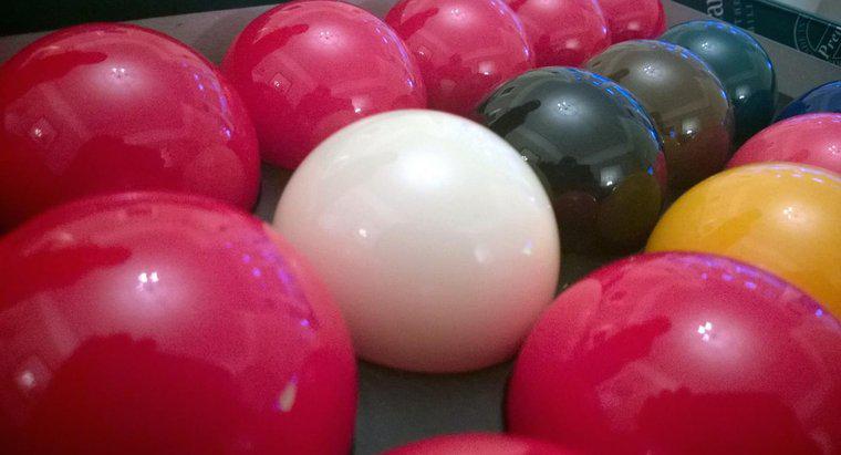 Combien et de quelle couleur les balles de snooker sont-elles utilisées dans une partie de snooker ?