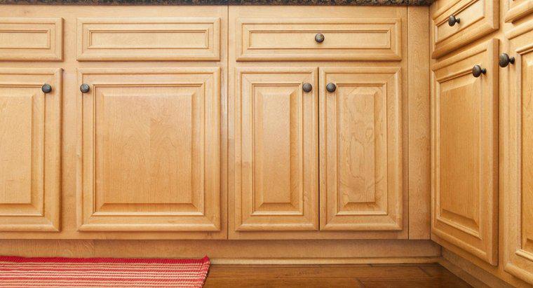 Quelle est la meilleure façon de nettoyer les armoires en bois?