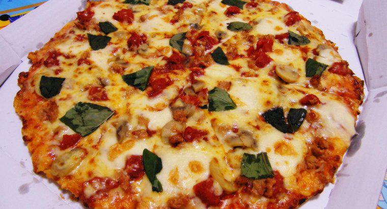 Combien y a-t-il de tranches dans une pizza extra-large de Domino's ?
