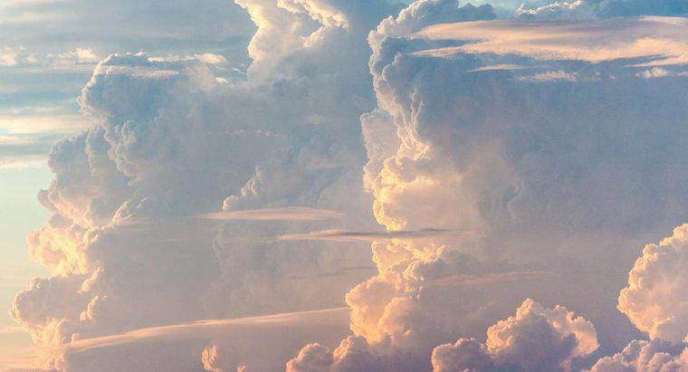 Quelles sont les trois principales classifications des nuages ?
