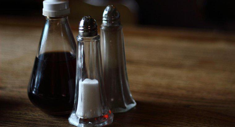 Que se passe-t-il lorsque vous mélangez du sel et du vinaigre ?